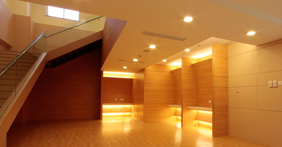 91免费看片网站防火板装修的厦门大学附属中山医院楼梯间